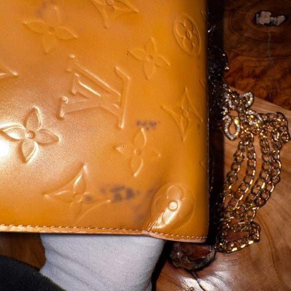 Louis Vuitton
Vernis Patent Leather Sarah Wallet vintage converted Crossbody - Picture 12 of 16